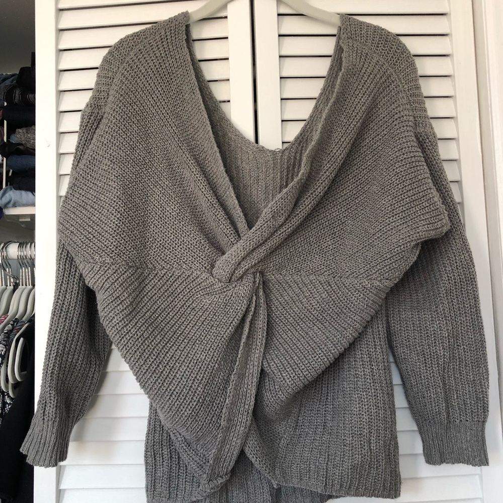 LF Pink Diamond XS grey twist back sweater